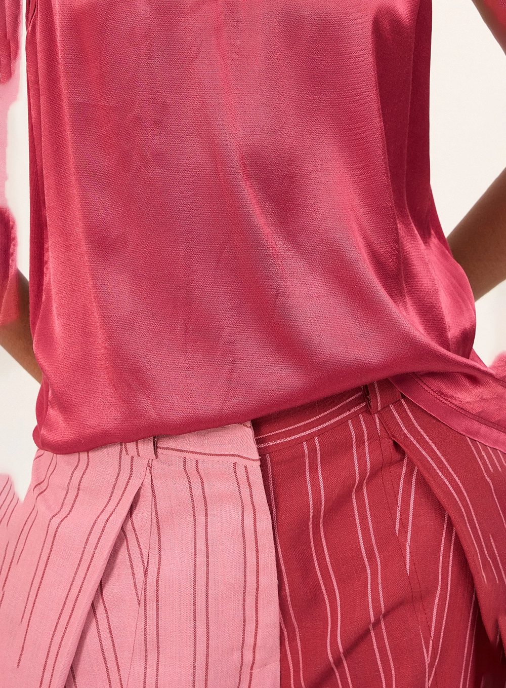 Calça Wide Leg Bicolor Com Risca De Giz Estampados 2