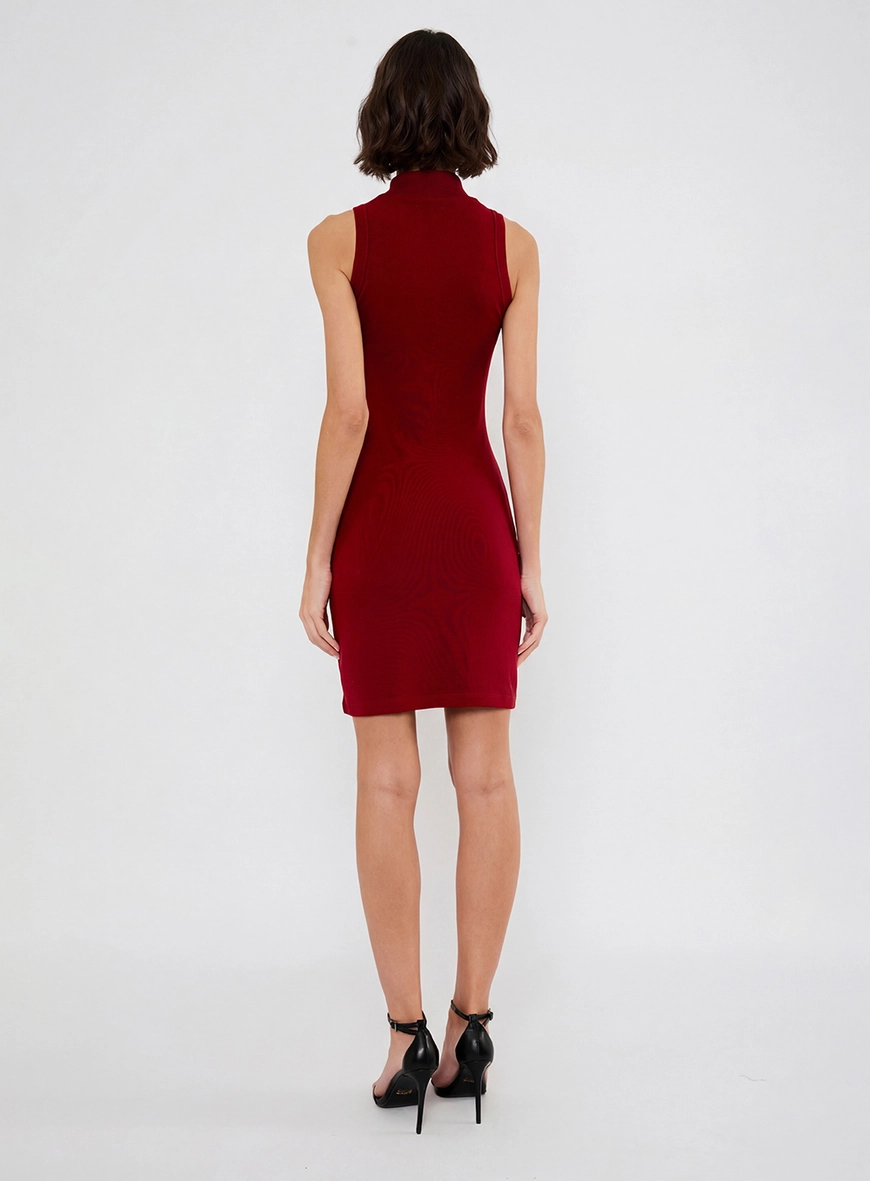 Vestido Curto Slim Gola Alta Vermelho 2