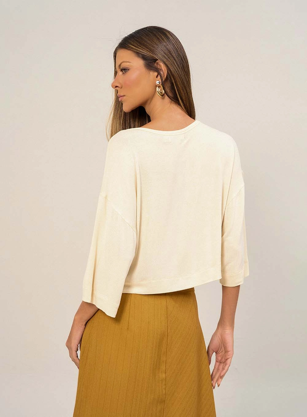 Camiseta Ampla Cropped Com Estampa Frontal Bege 2