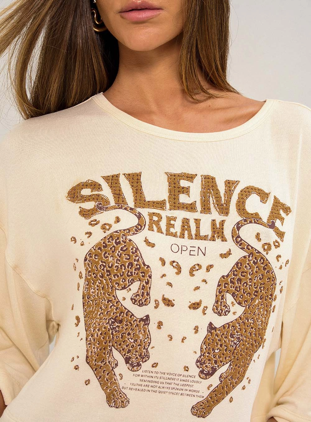 Camiseta Ampla Cropped Com Estampa Frontal Bege 3