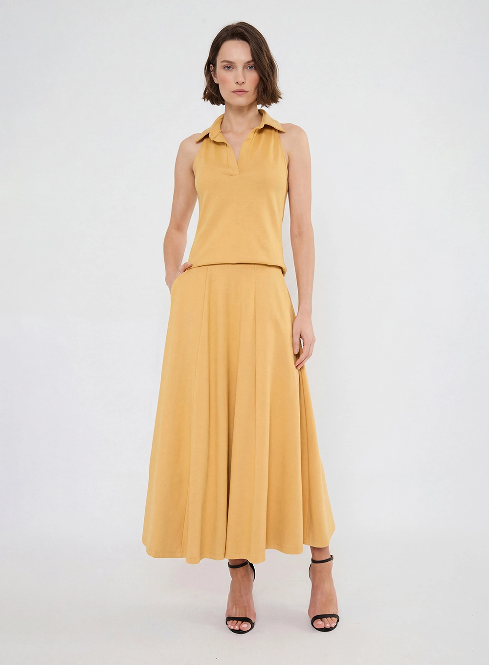 Blusa Slim Gola Polo Decote V Amarelo 1