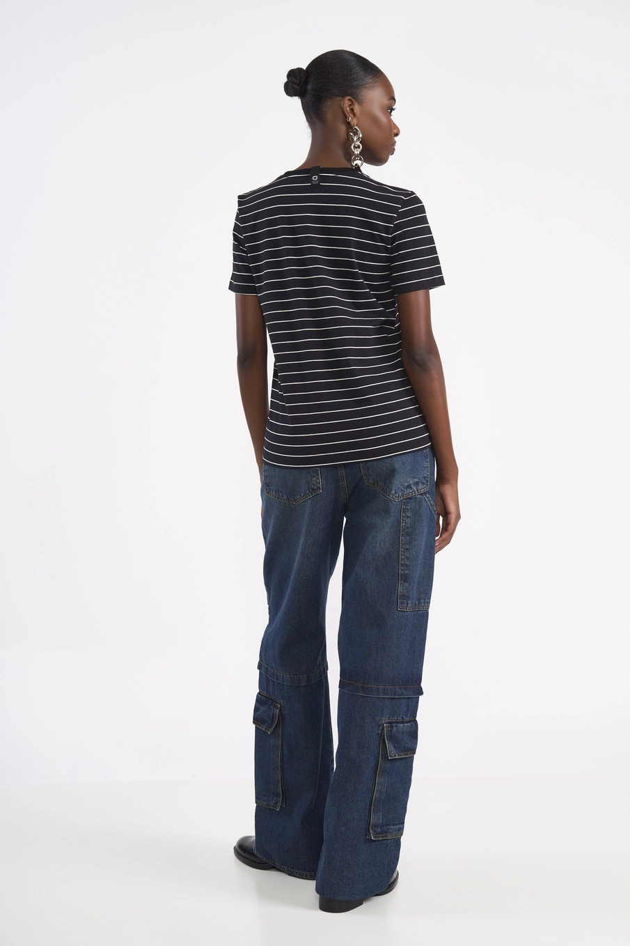 Camiseta Cropped Listrada Logomania Estampados