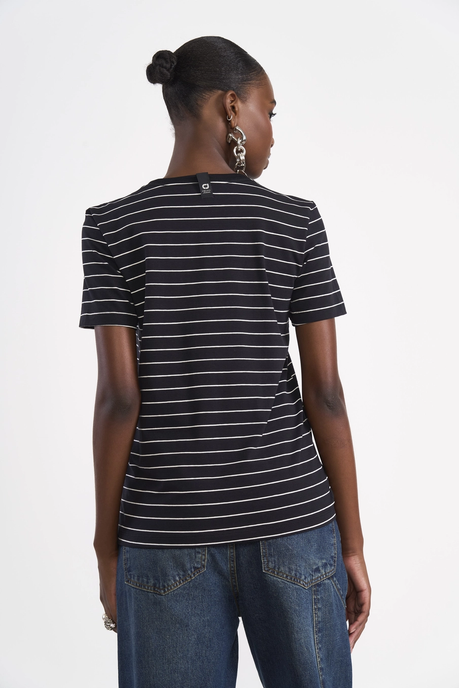 Camiseta Cropped Listrada Logomania Estampados
