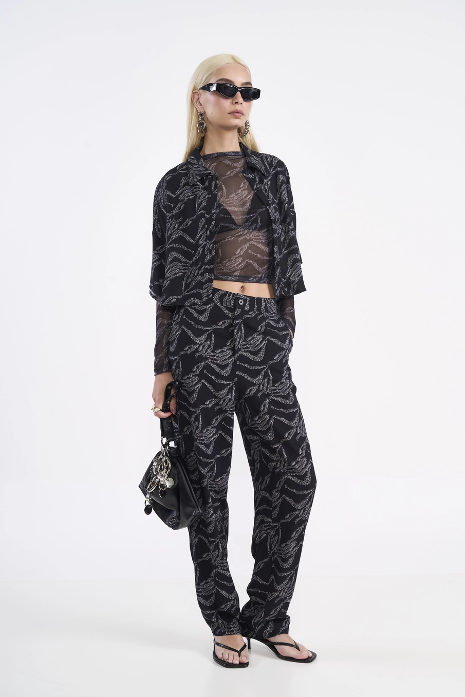 Camisa Cropped Estampa Metal Hardware Estampados