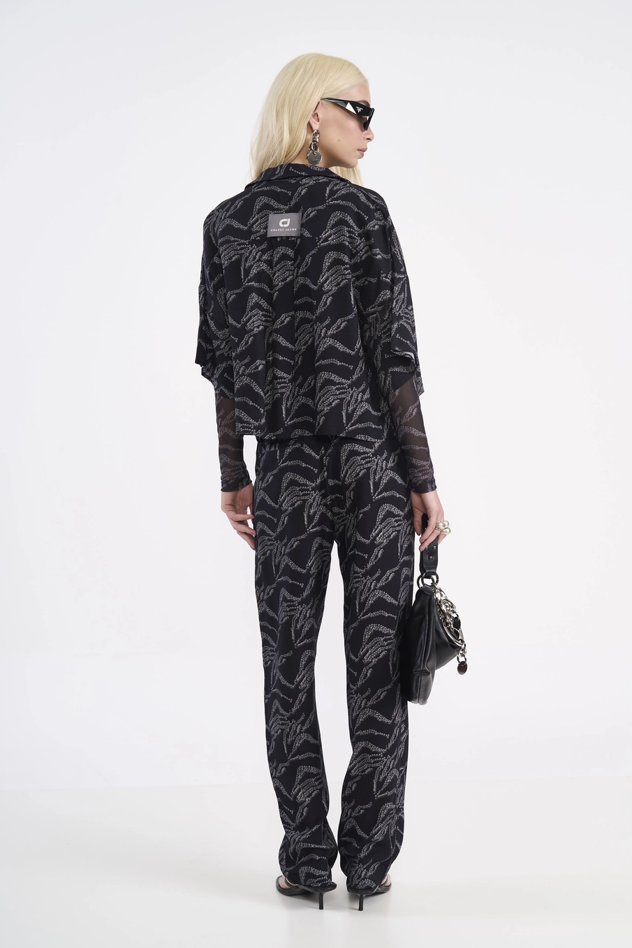 Camisa Cropped Estampa Metal Hardware Estampados