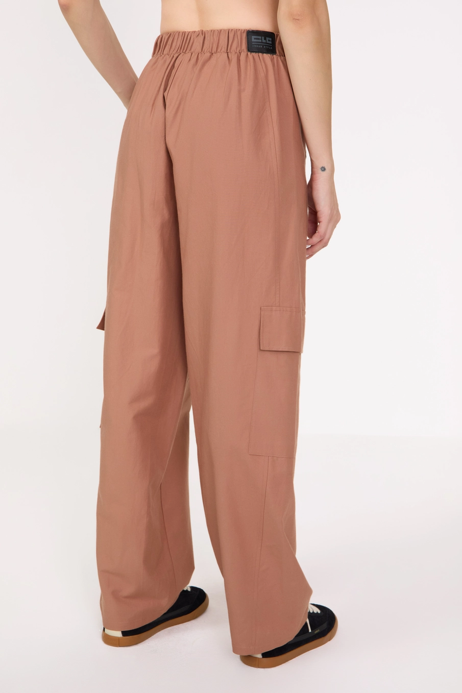 Calça Feminina Ballon Cargo Marrom 4