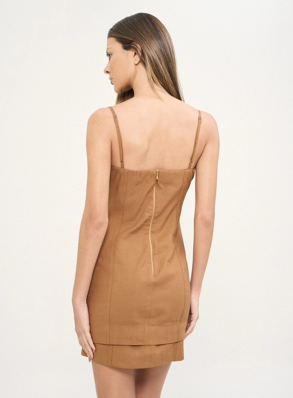 Vestido Curto Acinturado Com Fivelas Frontais Marrom 2
