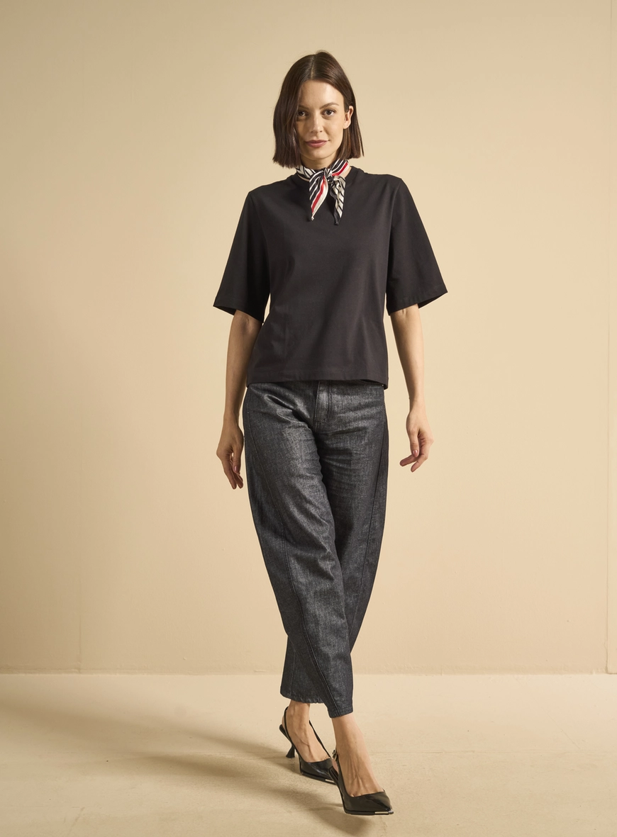 Camiseta Feminina Com Lenço Estampado Preto
