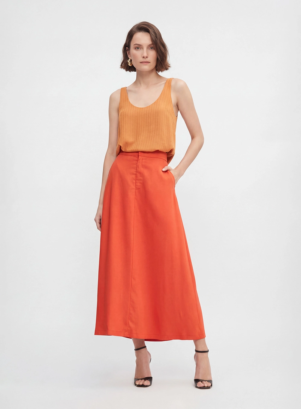 Saia Midi Alfaiataria Evasê Vermelho 1