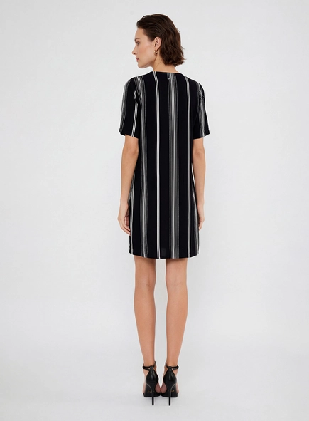 Vestido Curto Comfort Estampado