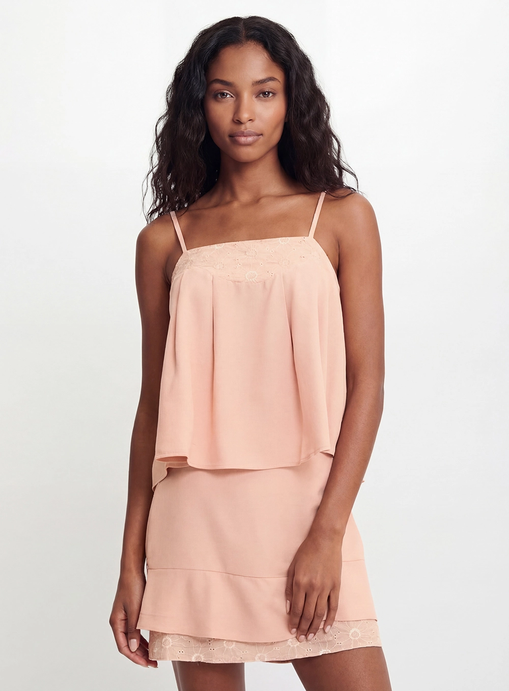 Blusa Comfort Detalhe Bordado Bege 1