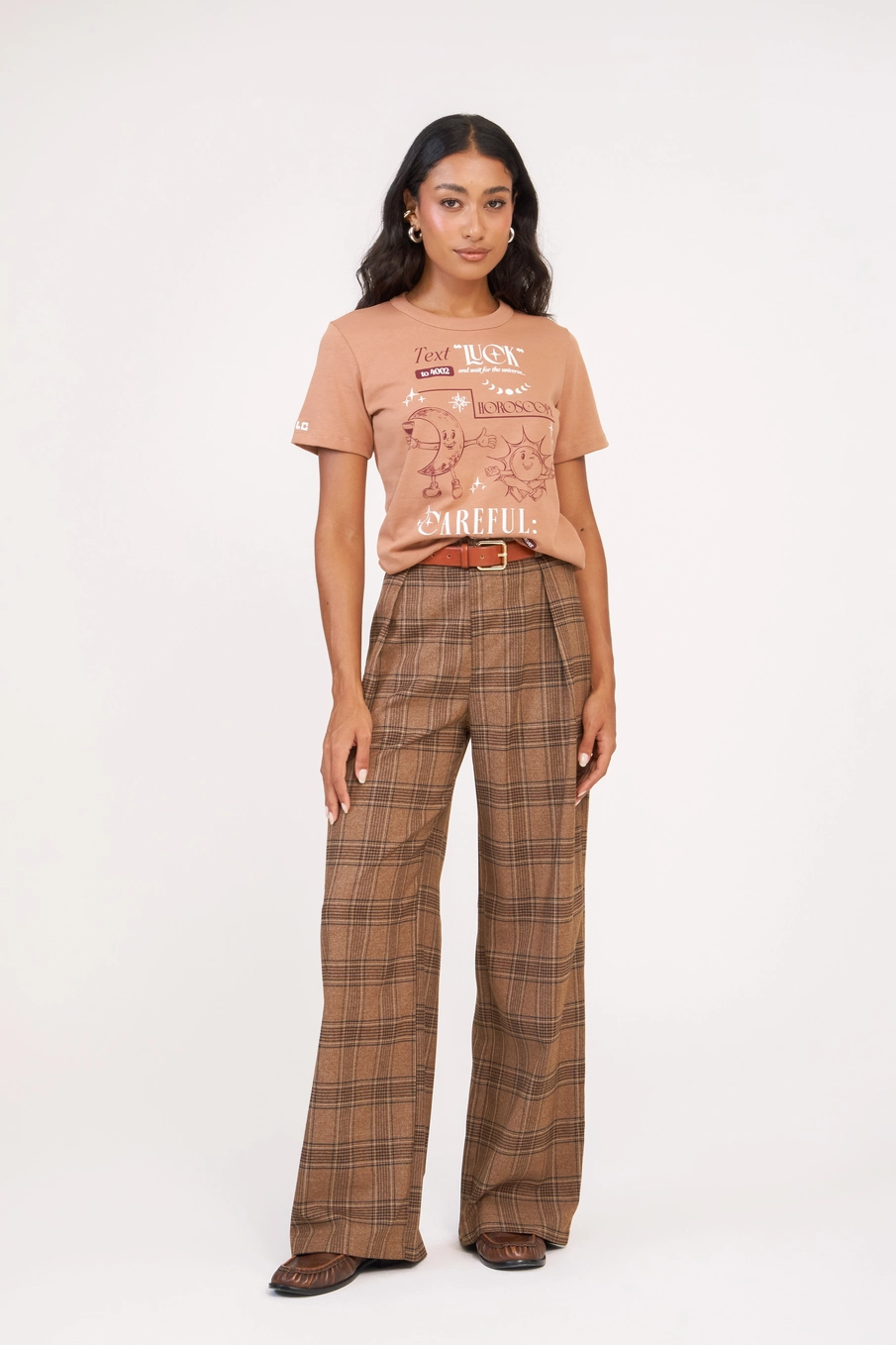 Camiseta Feminina Regular Estampada Marrom 4