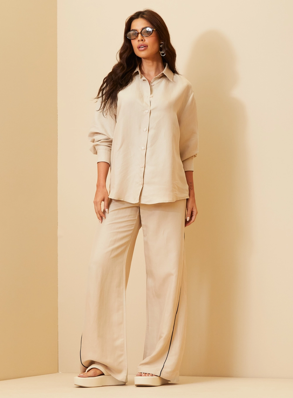 Calça Feminina Com Linhas Contrastantes - Wide Leg Bege 1