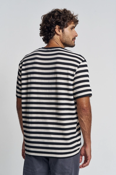 Camiseta Masculina Listrada Manga Curta