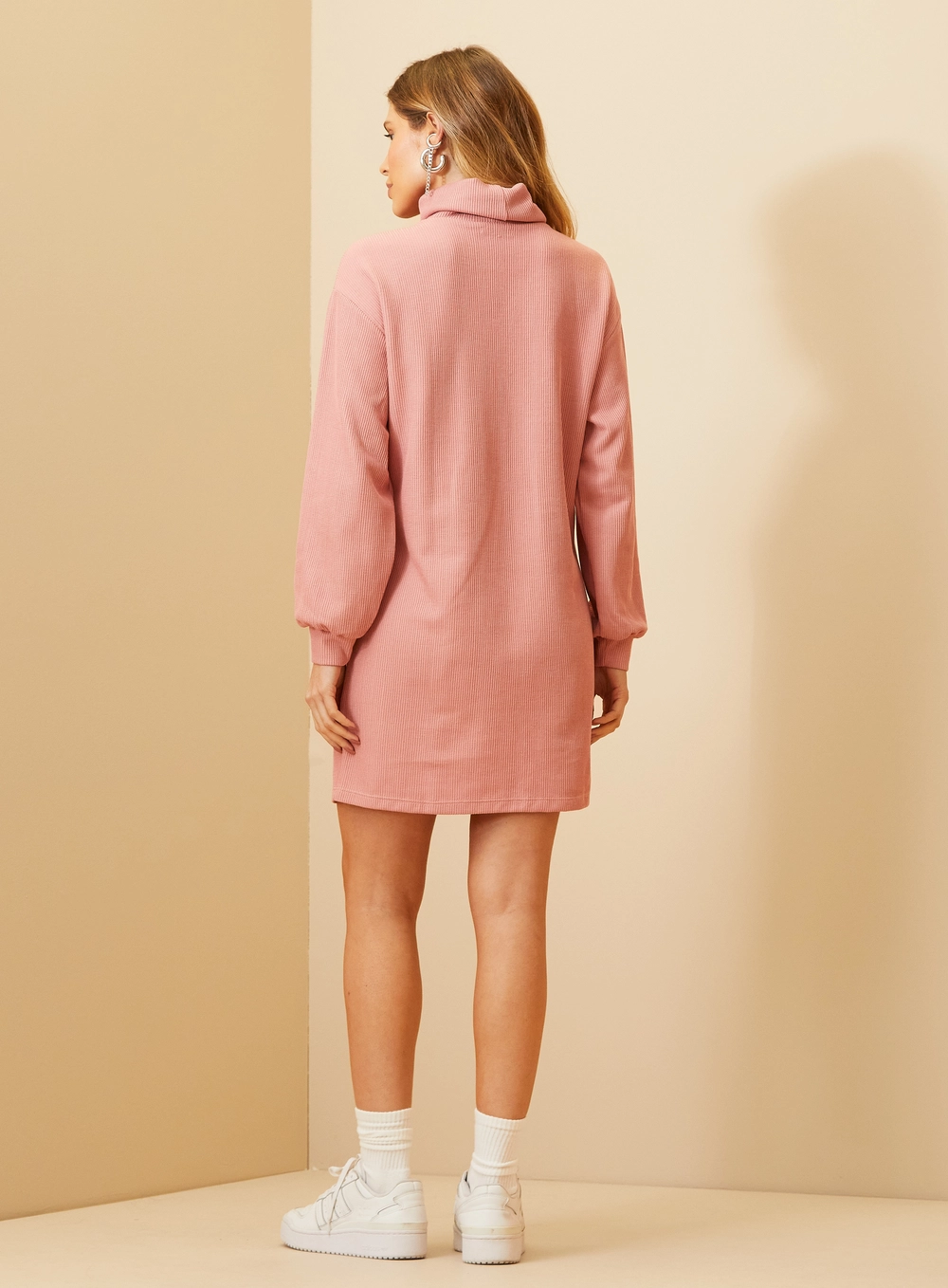 Vestido Feminino Curto Gola Alta Com Canelado Rosa 4