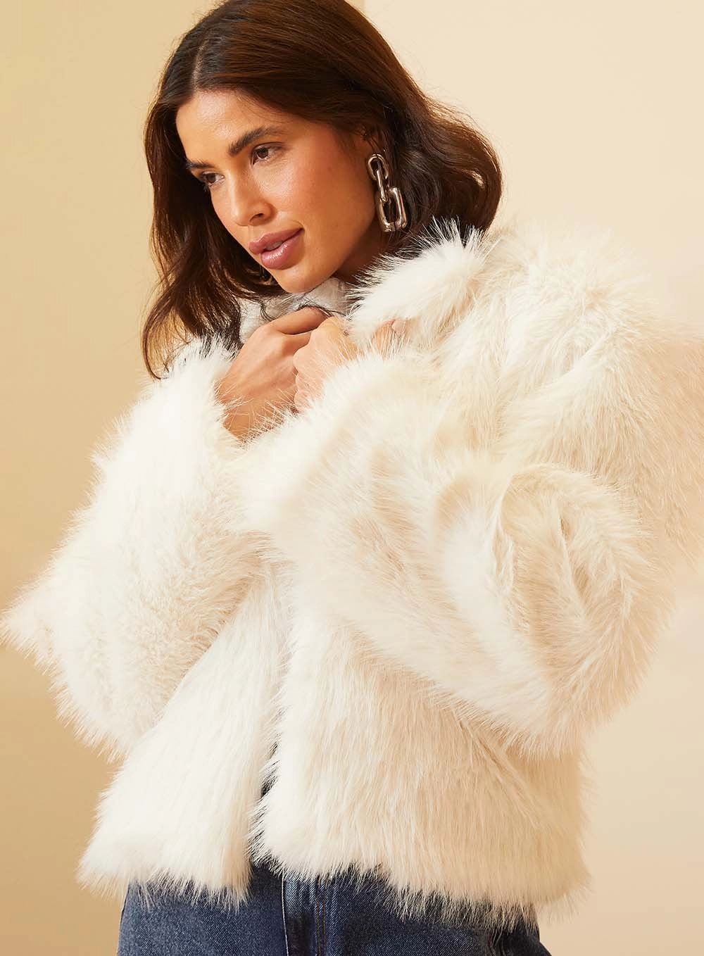 Casaco Feminino Pelo Sintético Com Textura Branco 3