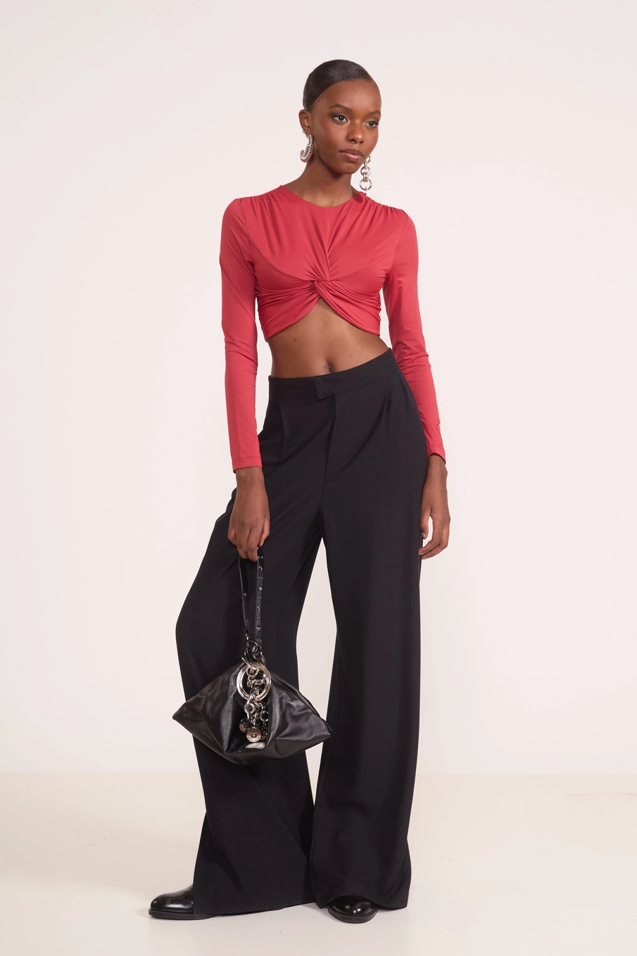 Blusa Cropped Manga Longa Com Nó Central Vermelho