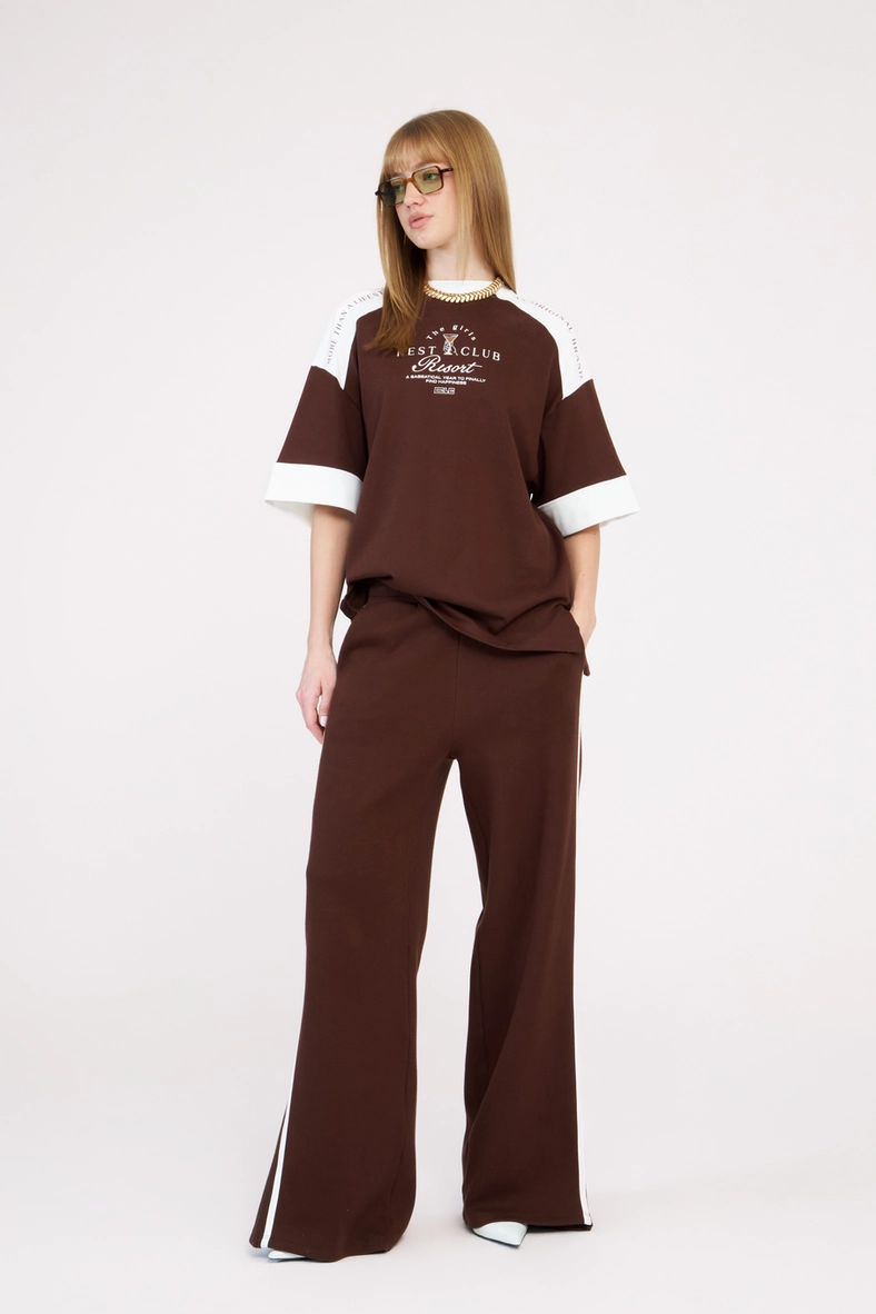 Camiseta Feminina Oversized Com Estampa Marrom 3