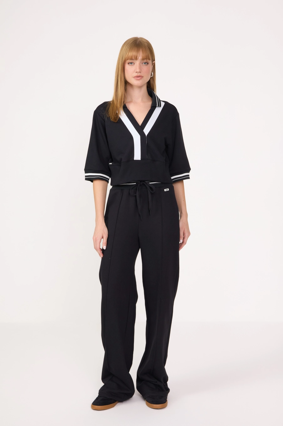 Blusa Moletom Box Decote V Preto 3