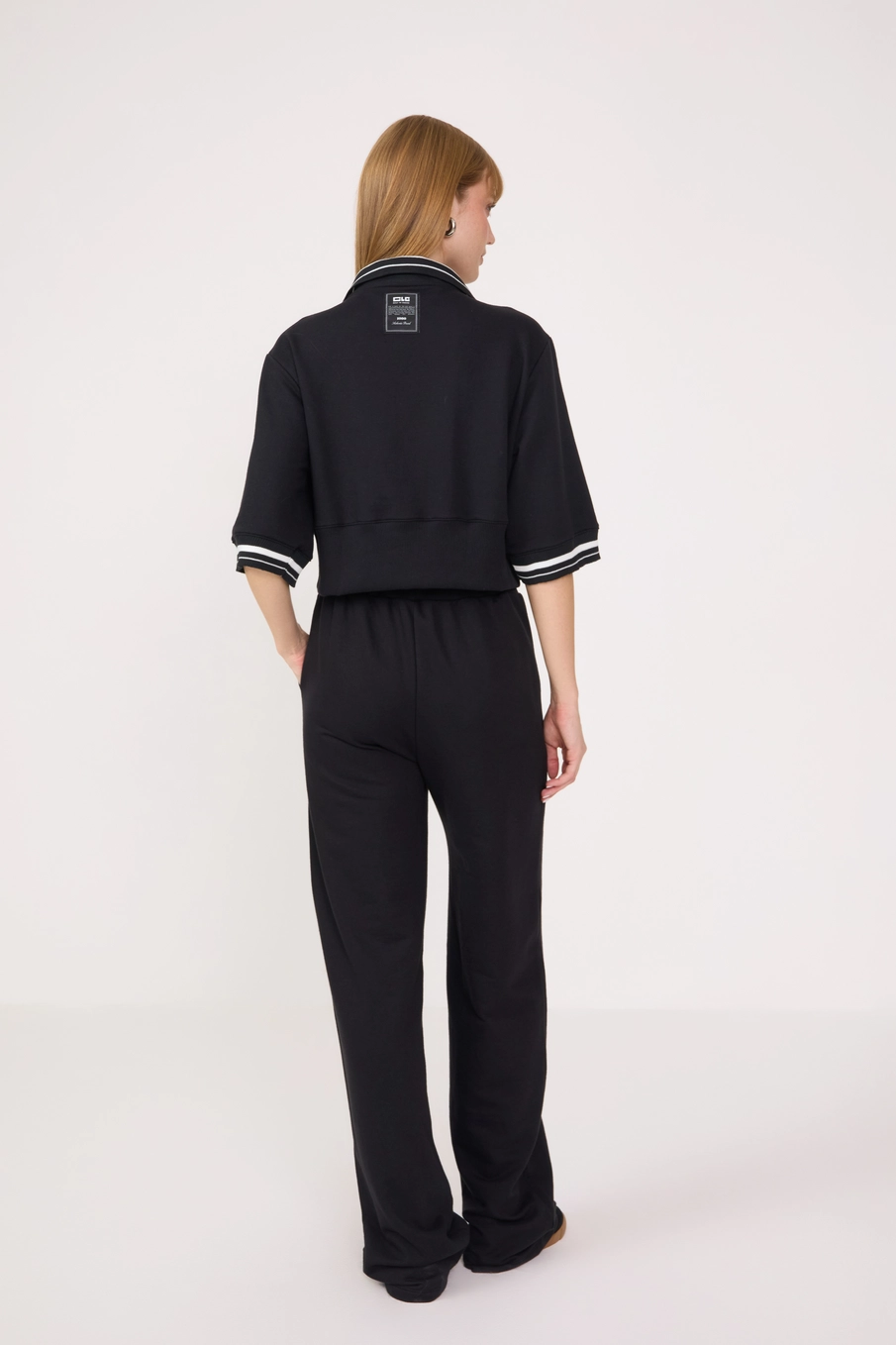 Blusa Moletom Box Decote V Preto 4