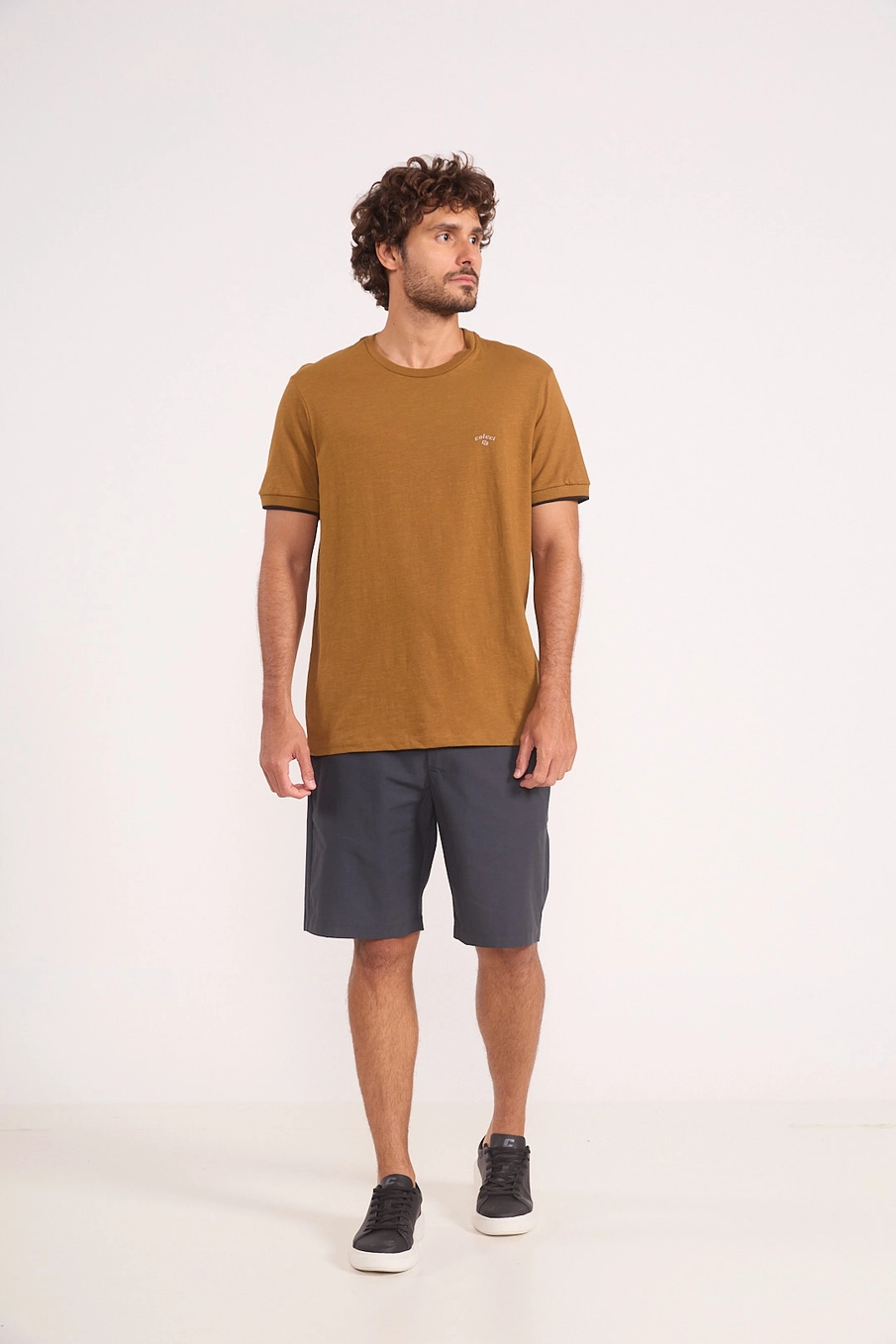 Camiseta Masculina Essência Urbana Marrom