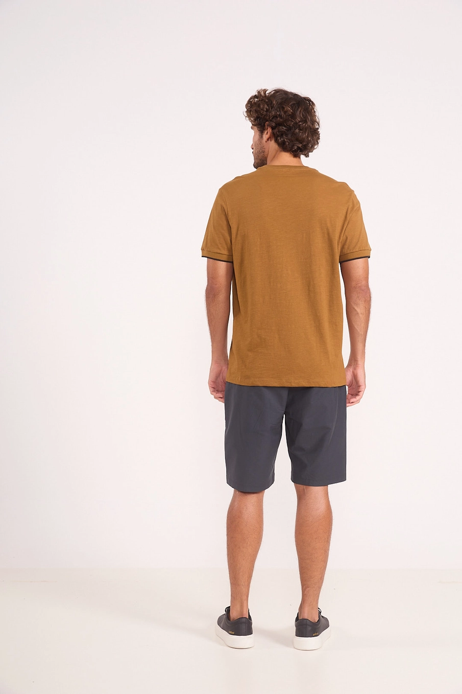 Camiseta Masculina Essência Urbana Marrom