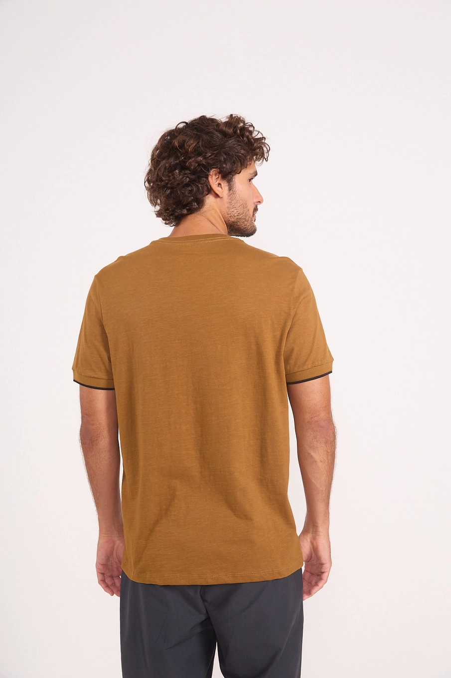 Camiseta Masculina Essência Urbana Marrom
