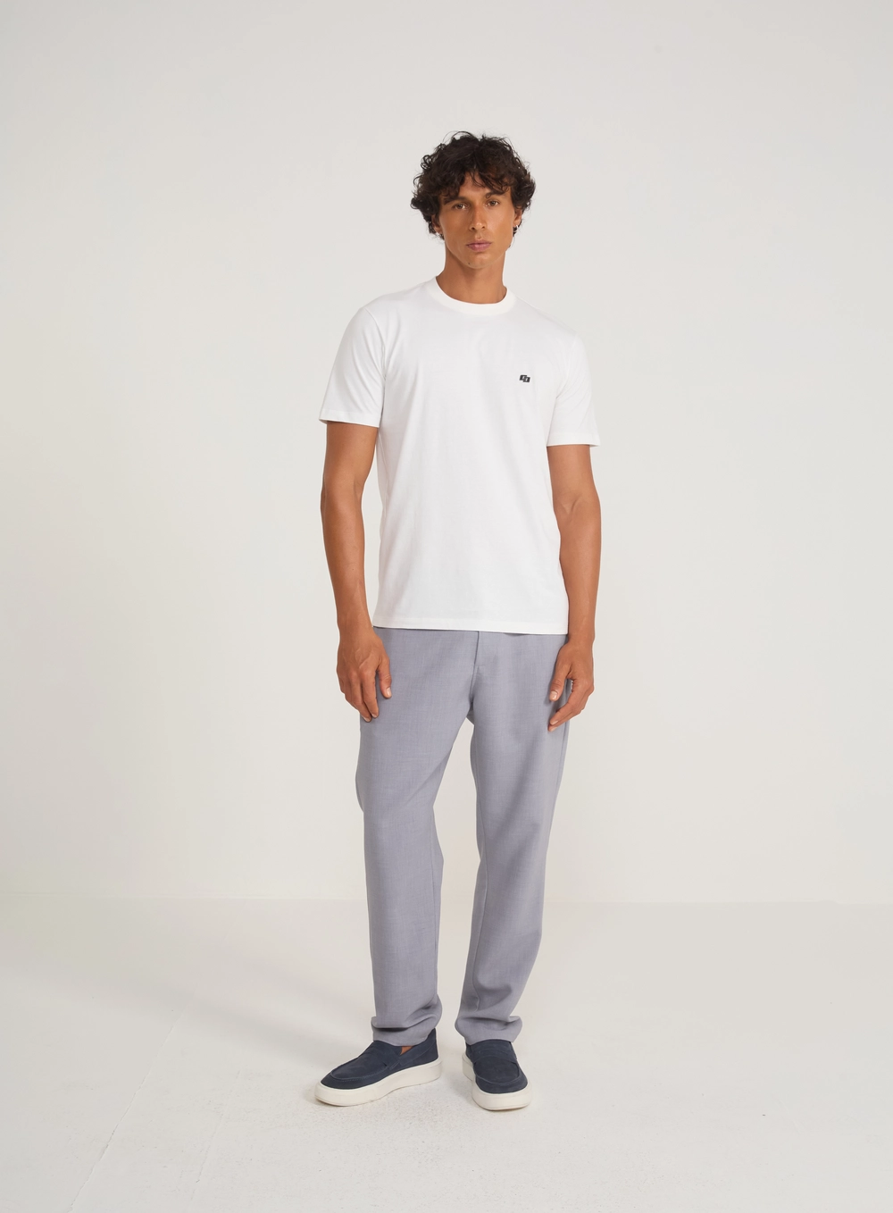 Calça Alfaiataria Contemporânea Cinza