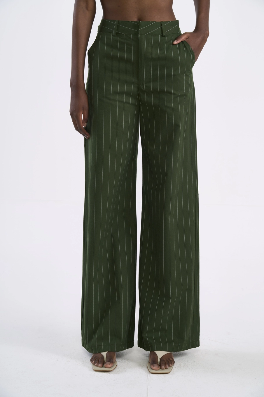 Calça Alfaiataria Reta Ampla Risca De Giz Estampados