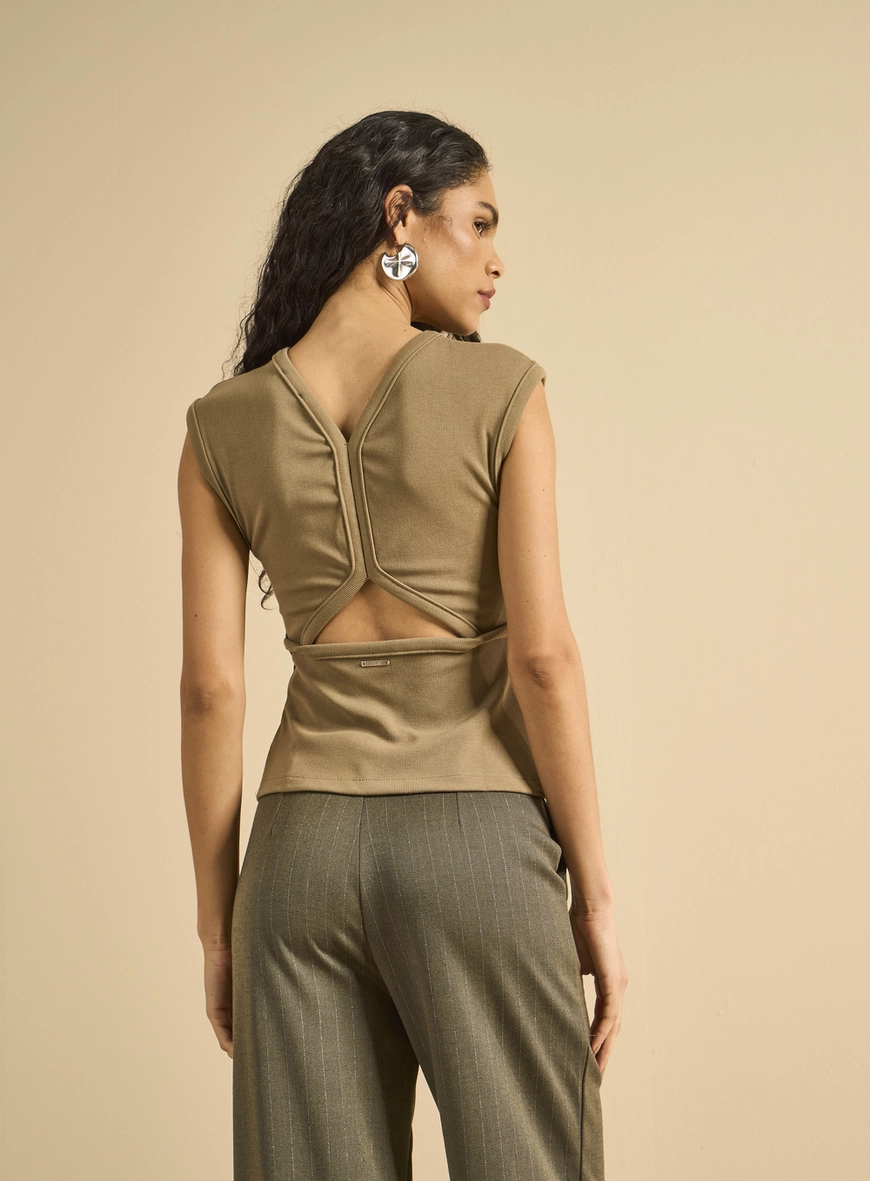 Blusa Canelada Com Recorte Costas Bege