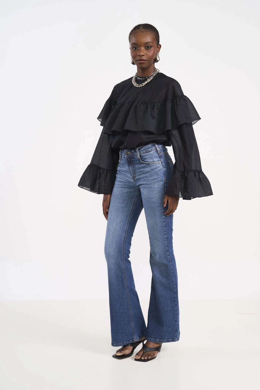 Calça Jeans Flare Bia Com Bordado No Bolso Índigo