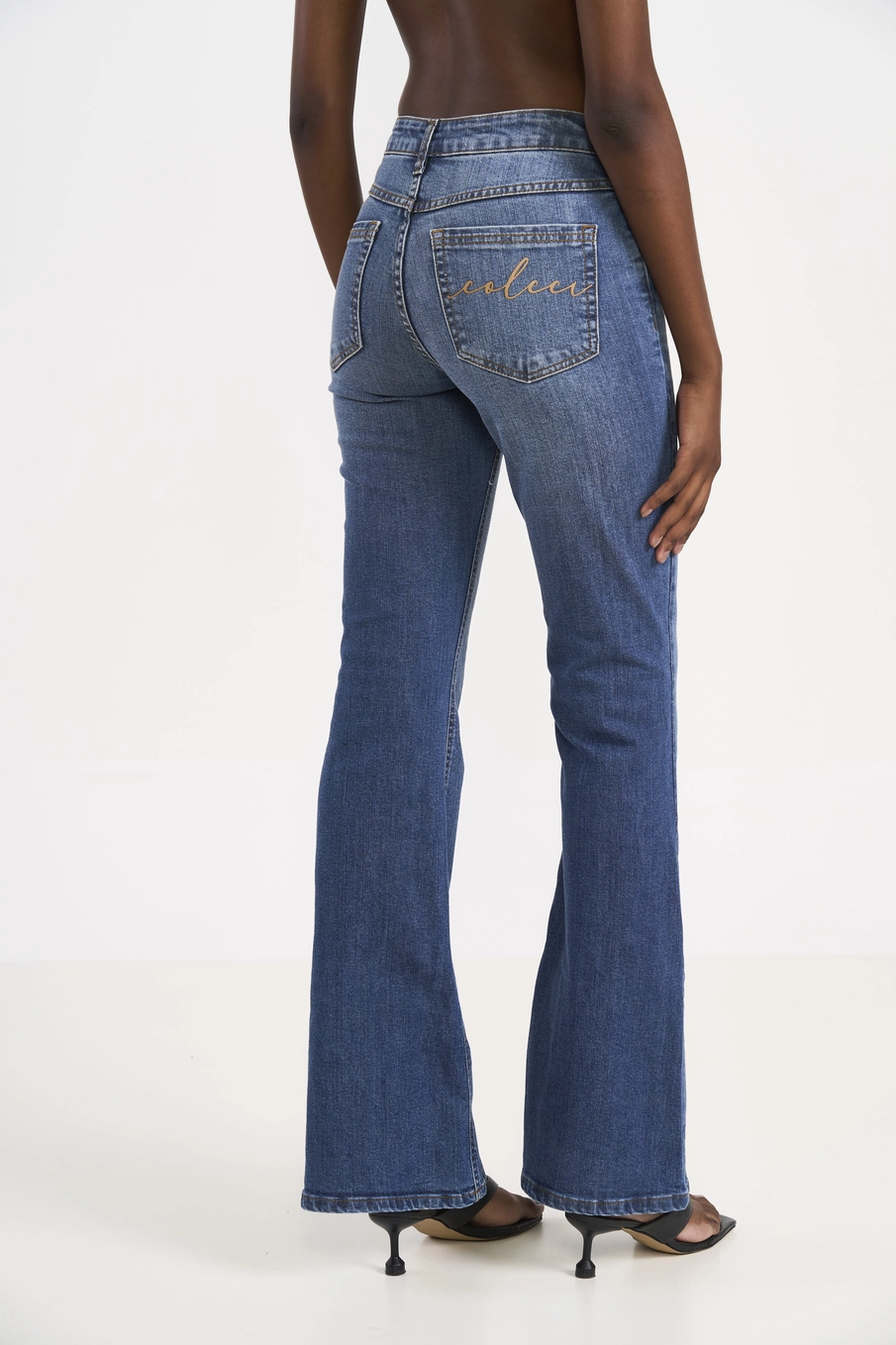 Calça Jeans Flare Bia Com Bordado No Bolso Índigo