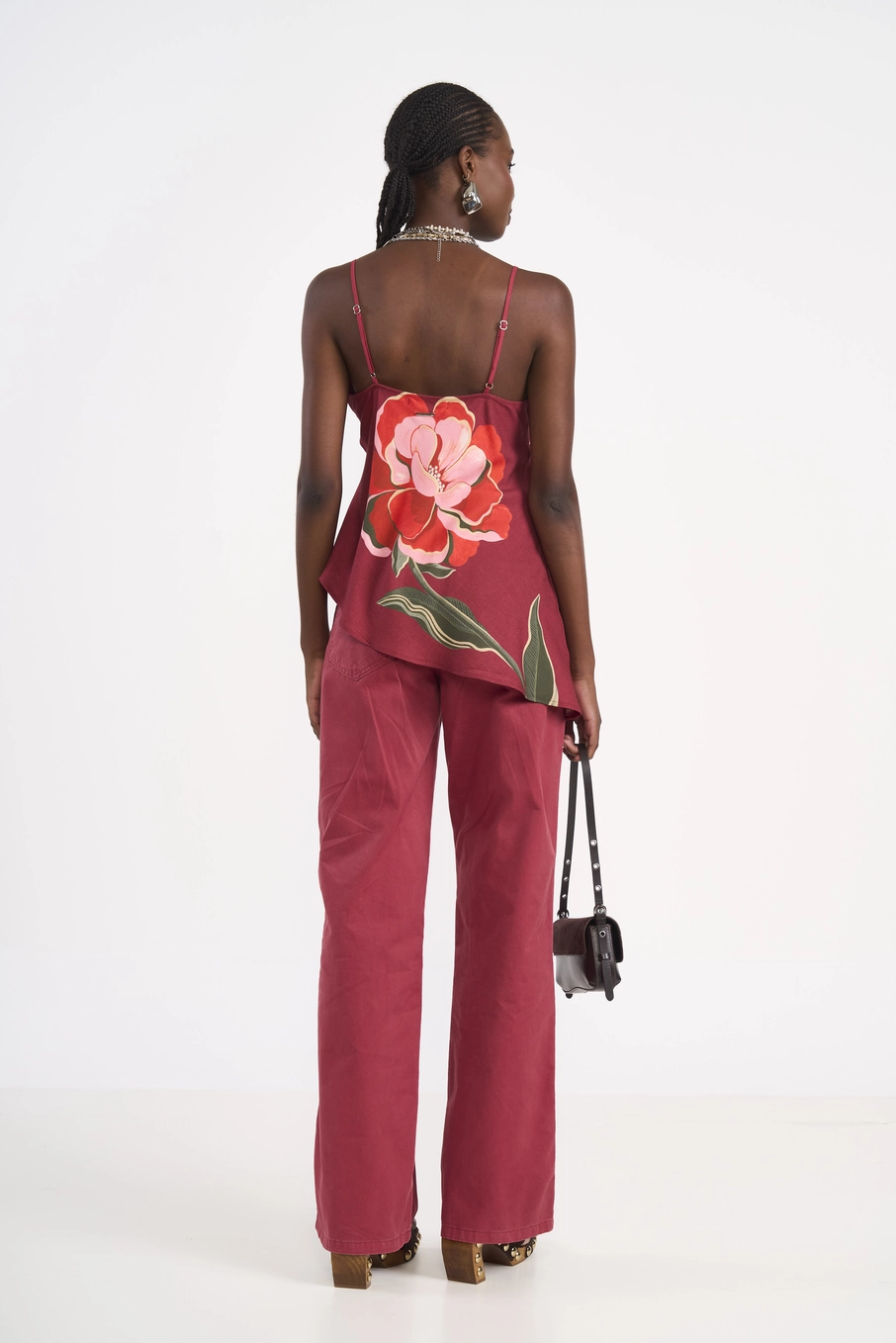 Calça Wide Leg Em Sarja Com Cinto Vermelho