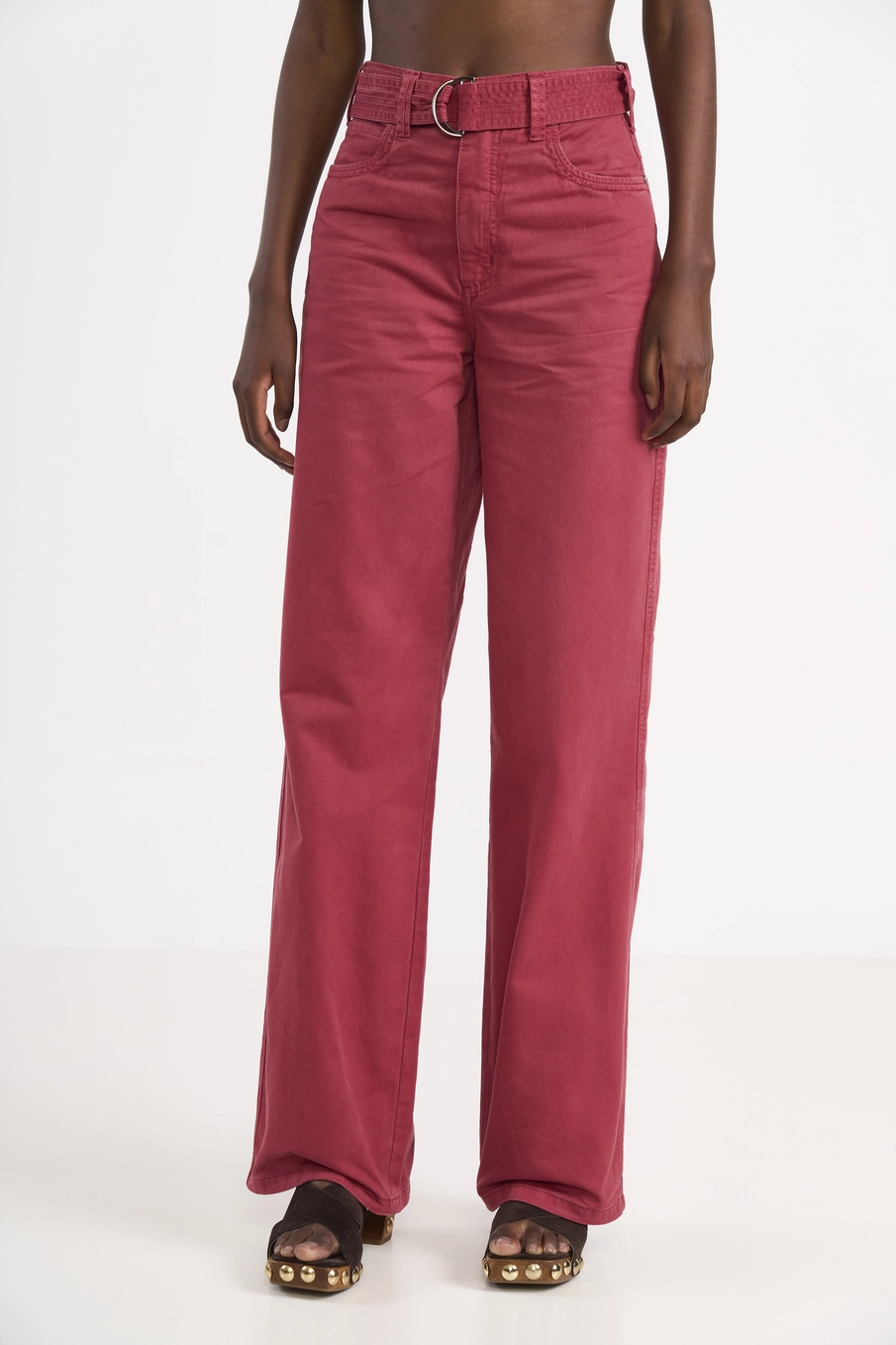 Calça Wide Leg Em Sarja Com Cinto Vermelho