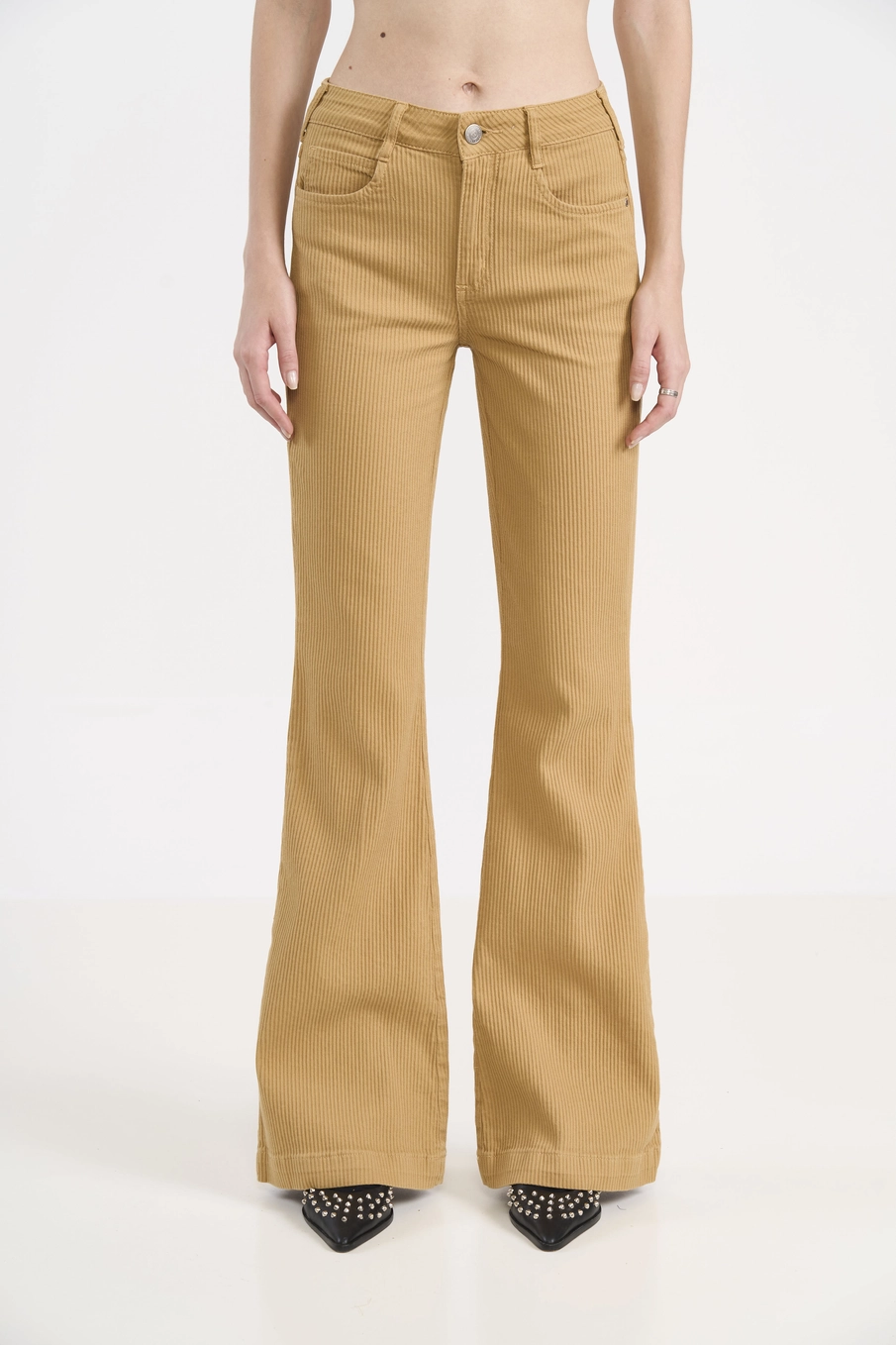 Calça Em Sarja Bia Flare Bege Soybean