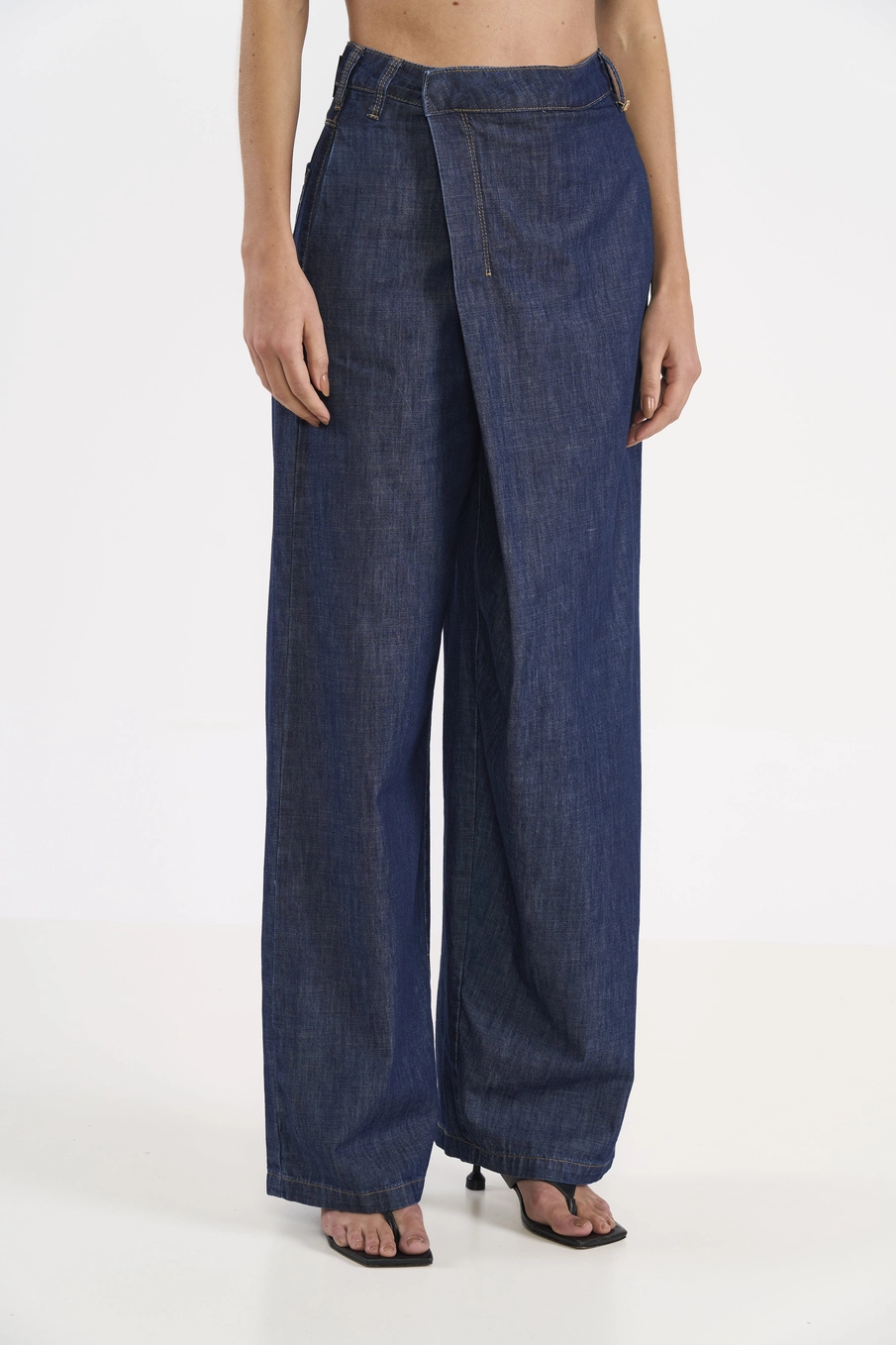 Calça Jeans Wide Leg Transpassada Índigo