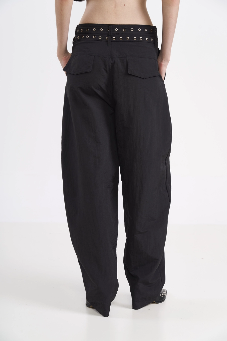 Calça Nylon Barril Com Cinto Preto