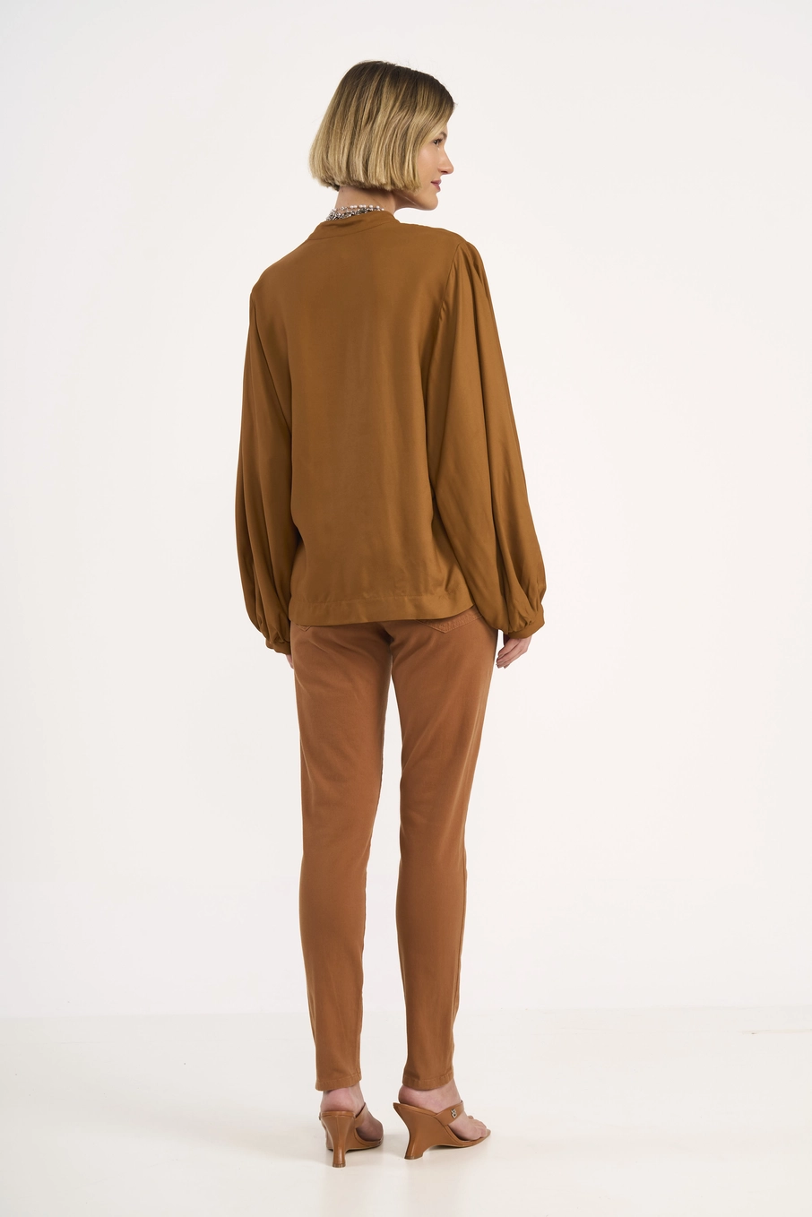 Calça Feminina Sarja Skinny Cintura Média Marrom