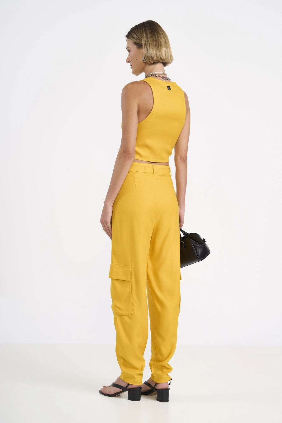 Calça Cargo Em Alfaiataria Amarelo