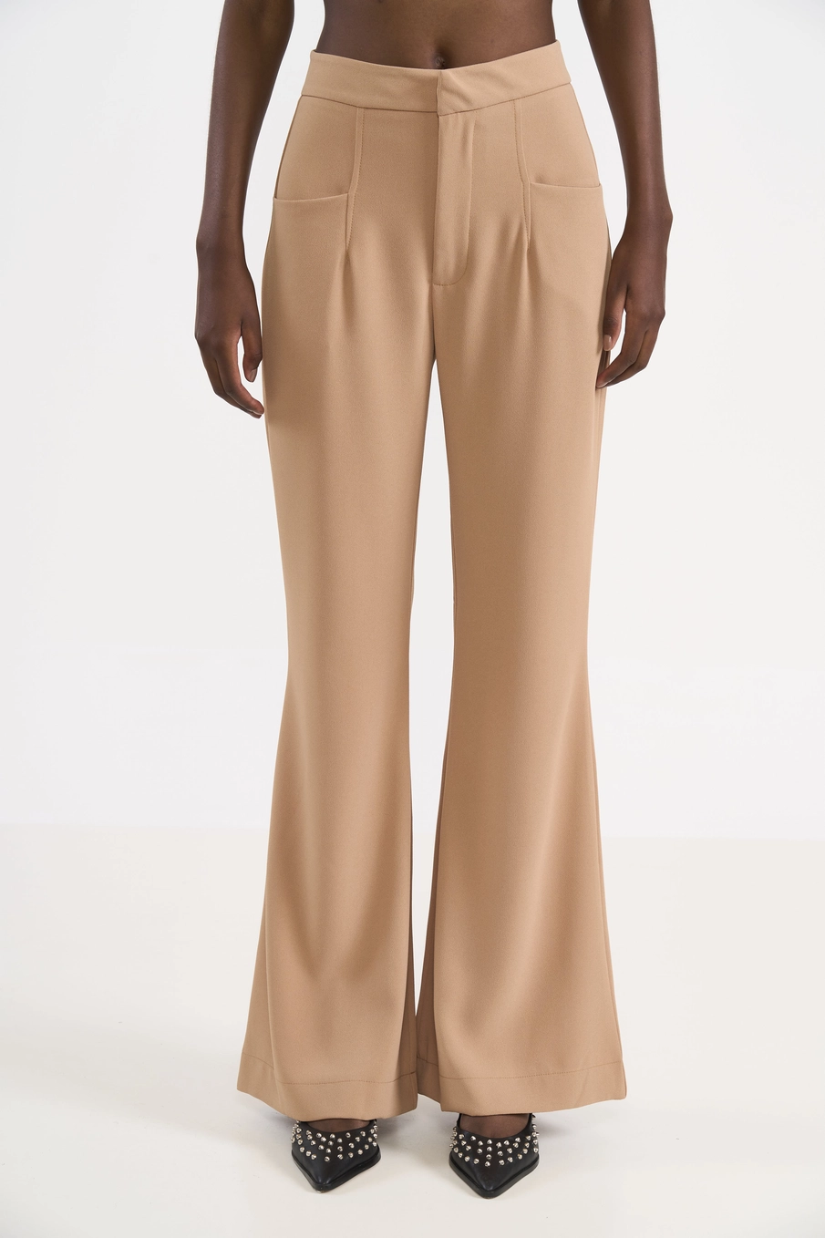 Calça Flare De Alfaiataria Bege Soybean