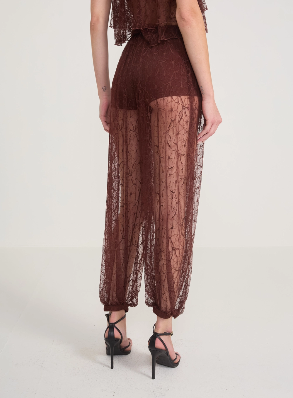 Calça Aladim Em Renda Marrom