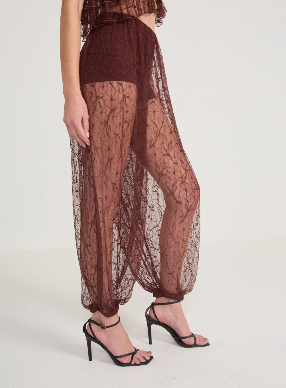 Calça Aladim Em Renda Marrom