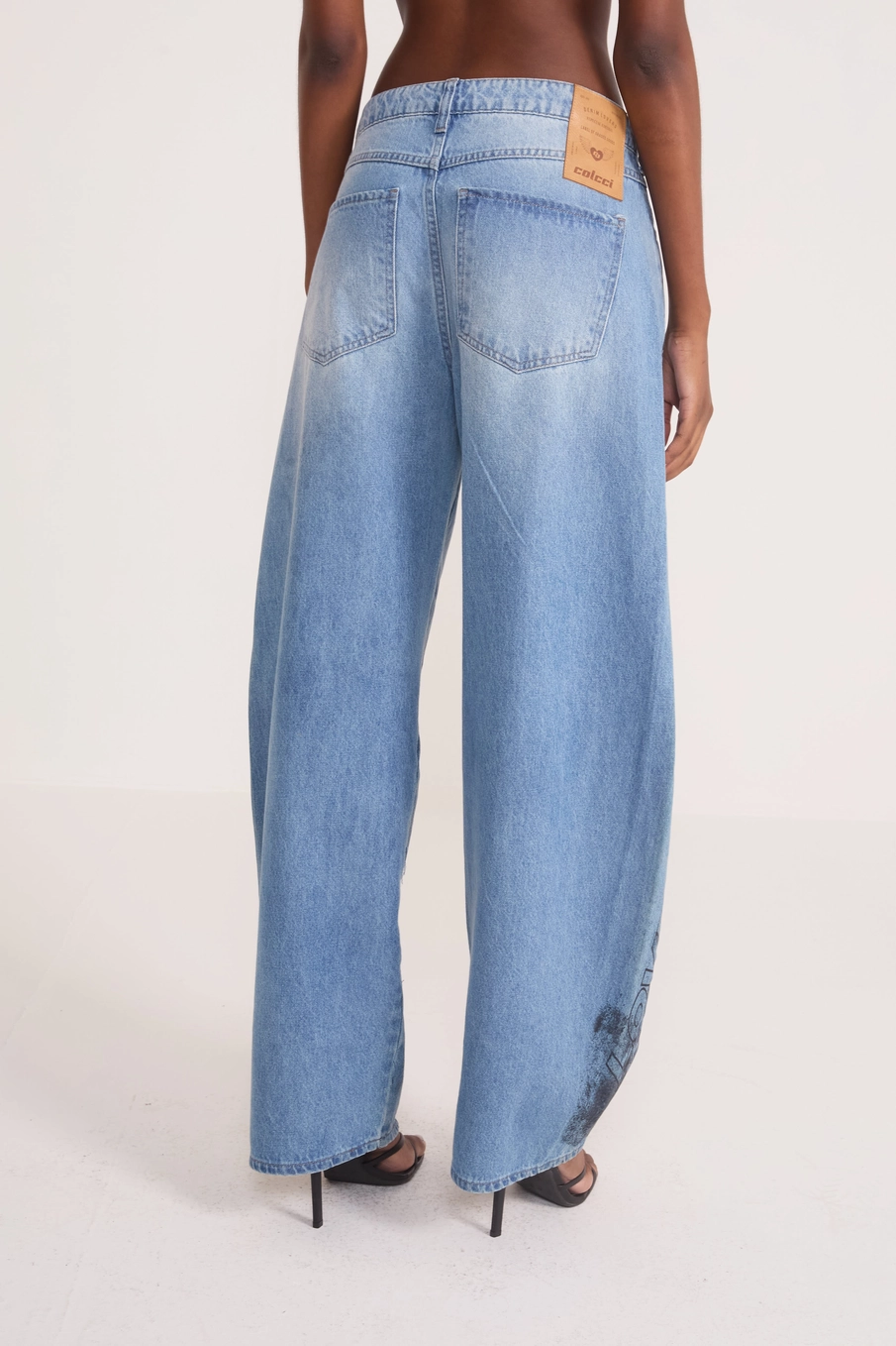 Calça Jeans Barril Ilustrada Índigo
