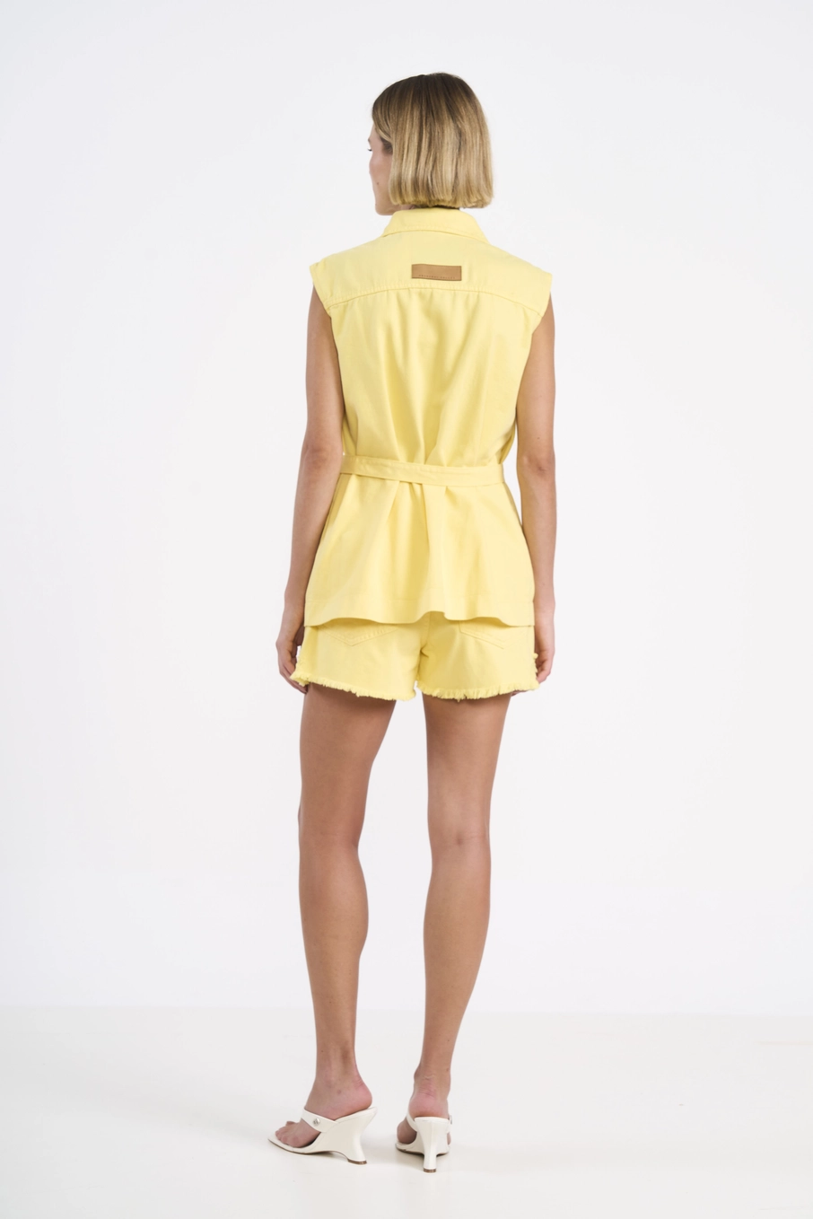 Short Em Sarja Feminino Destroyed Amarelo