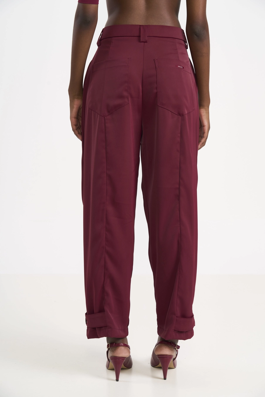 Calça De Alfaiataria Feminina Com Barra Martingale Bordô