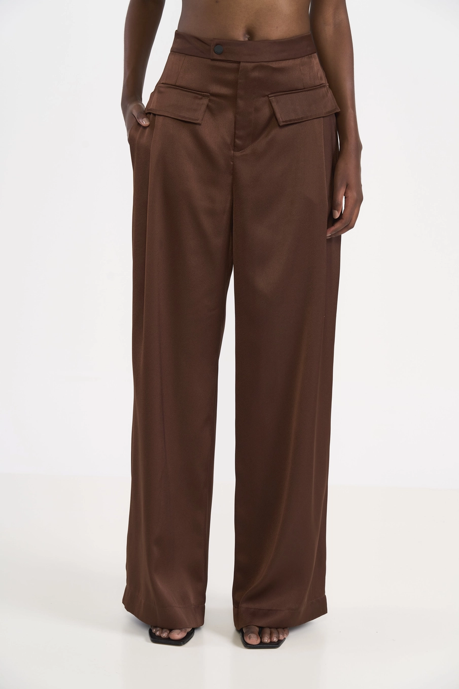 Calça Wide Leg Acetinada Marrom