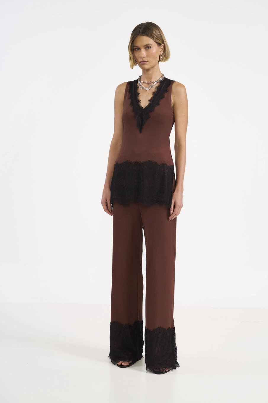Calça Wide Leg Canelada Com Renda Marrom