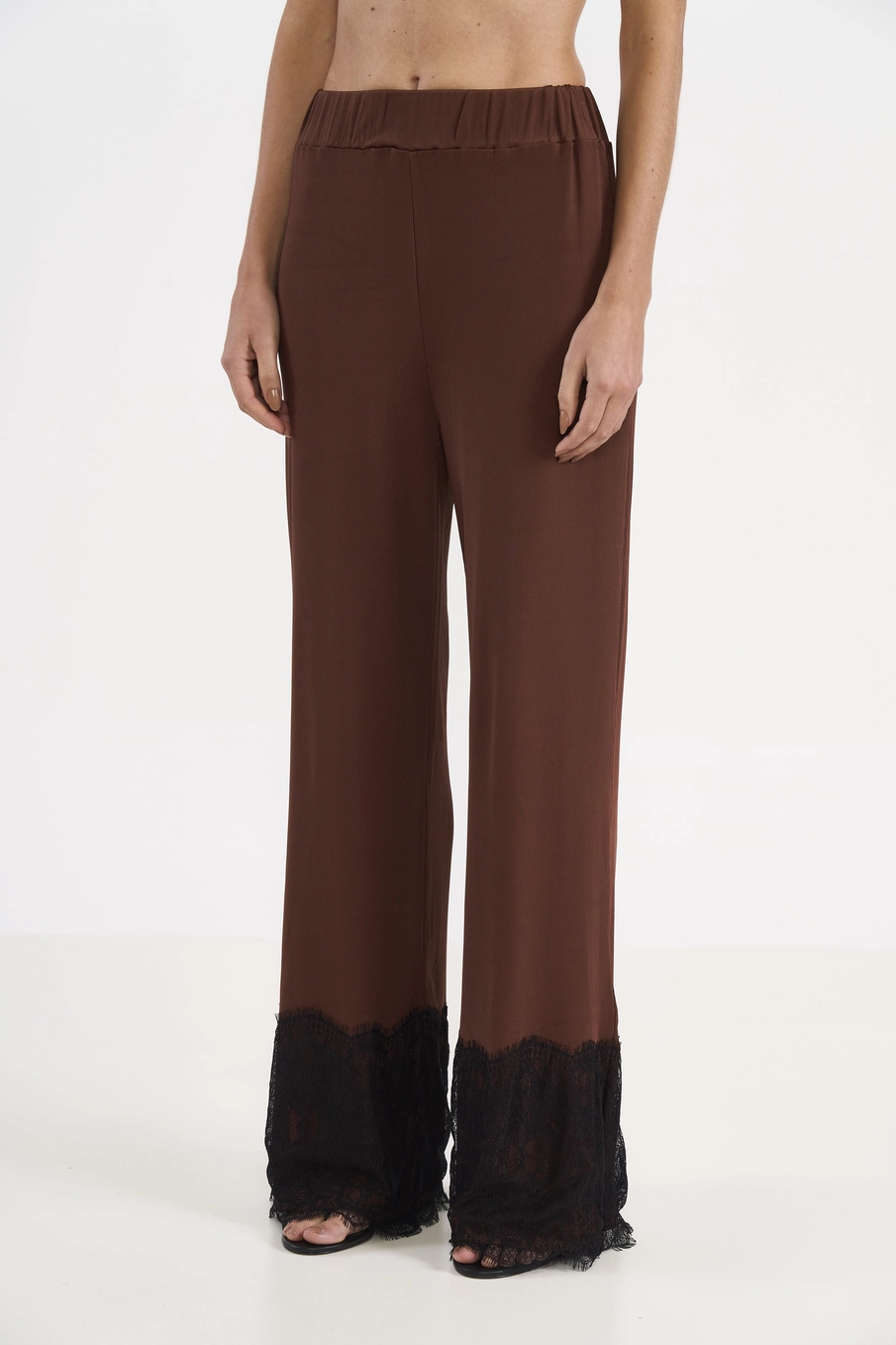 Calça Wide Leg Canelada Com Renda Marrom