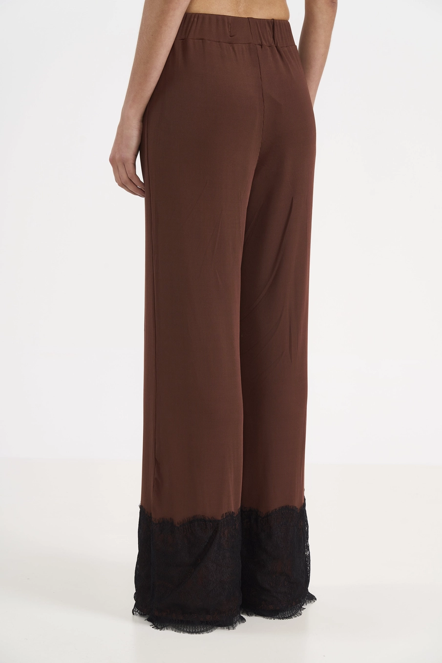 Calça Wide Leg Canelada Com Renda Marrom