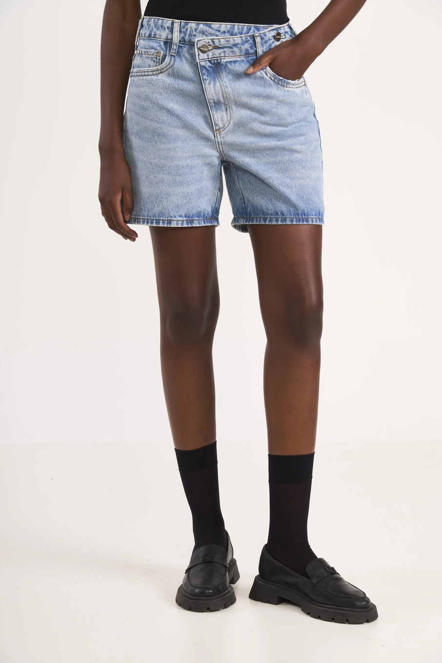 Bermuda Jeans Cós Assimétrico Índigo